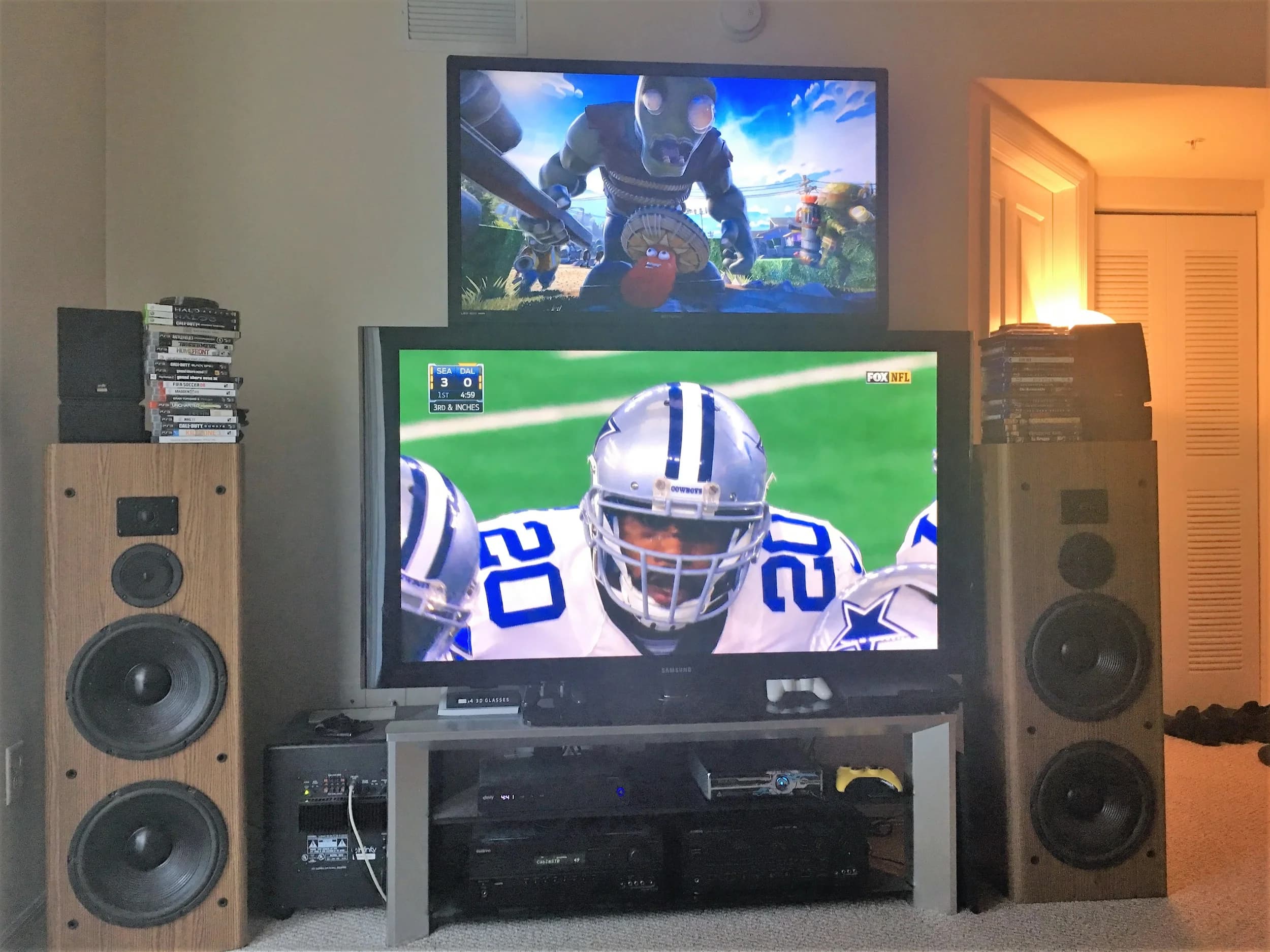 Two-channel front stage with floor-standing tower speakers